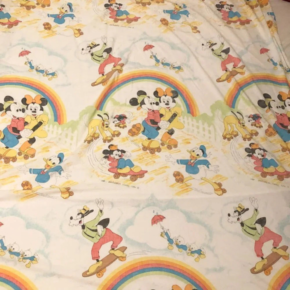 Vtg 1980 Walt Disney Twin Flat Sheet  Esmond Mickey and Friends Rollerskating - Picture 16 of 16